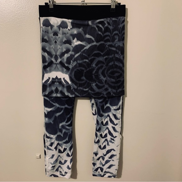 Lululemon Yin to You Leggings Skort Black White Grey Tie Dye Sz 6 - Picture 5 of 12